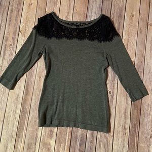 Express lace 3/4 length shirt size small